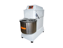 大學食堂廚房設(shè)備廠家告訴你和面機的日常保養(yǎng)維護措施