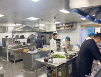 成都學校食堂廚具廚房設備生產(chǎn)廠家告訴你選擇商用廚具的注意事項